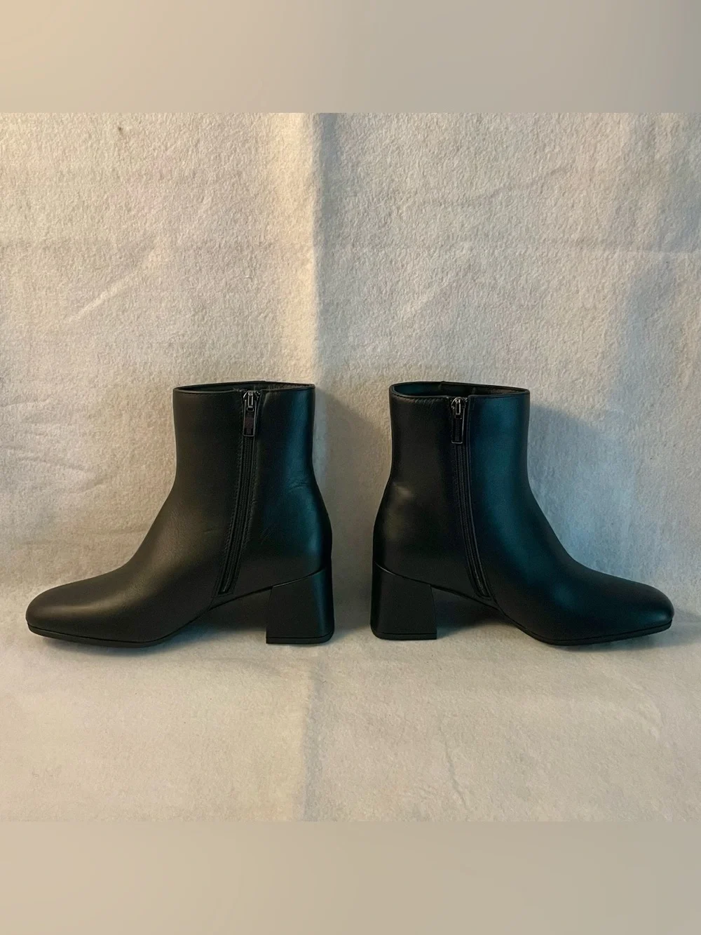 La CANADIENNE Black Leather Square-Toe Ankle Boots - Jensen - Size 6